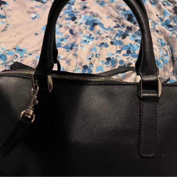 Vintage Limited Edition Guess Purse - Picture 10 of 16